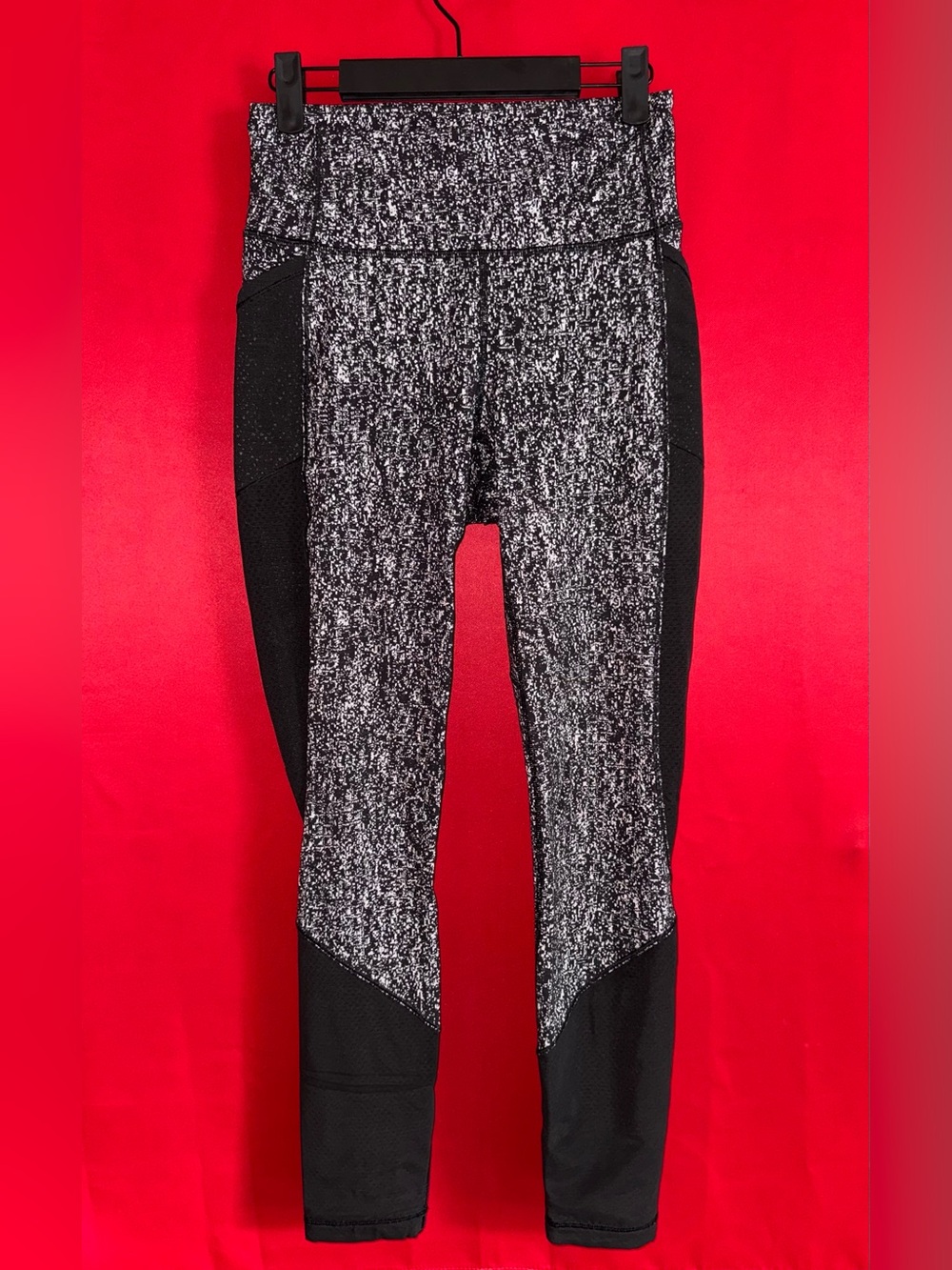 🍋#465-Lululemon Blk/White Space Dye w/Mesh on Sides Full Length Leggings Size.6